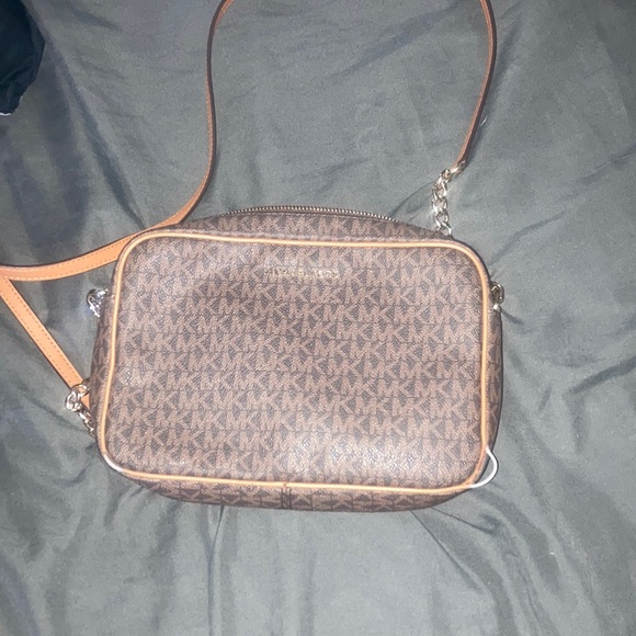 Micheal Kors purse - Picture 1 of 4